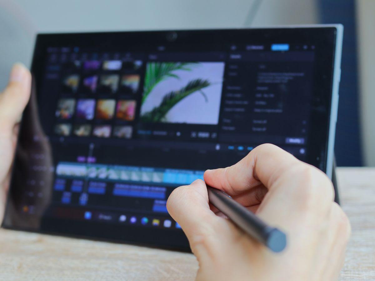Edición de un video en una tableta con lápiz digital